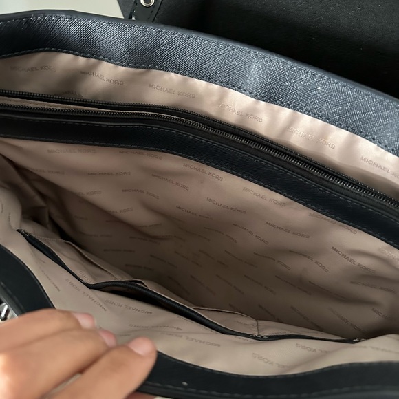 MICHAEL KORS Navy Metallic Voyager East West Tote - Picture 2 of 3